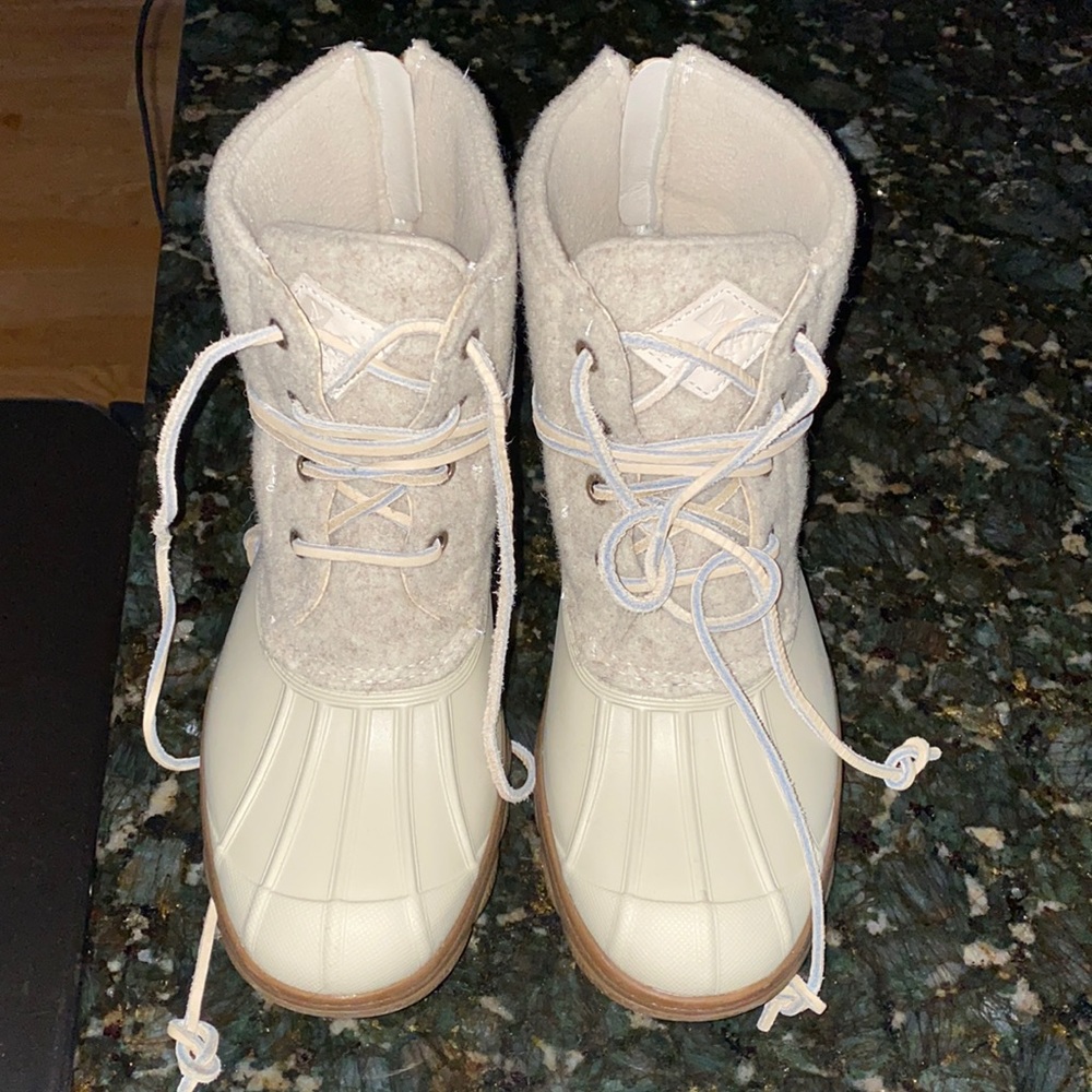 Worn 1-2 times - like new!